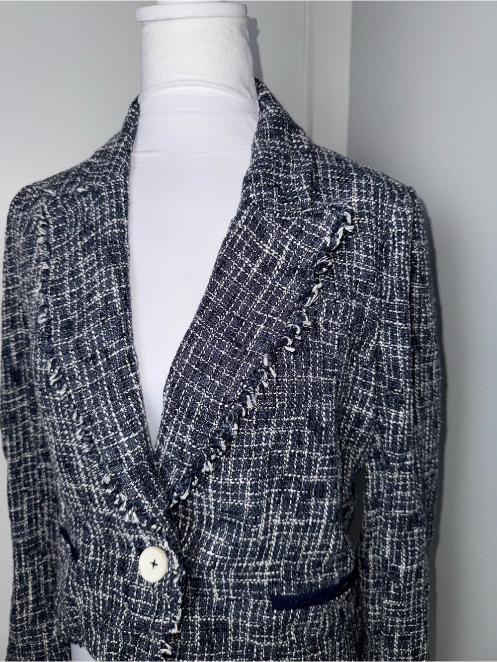 PAIGE Chelsee Puff-Sleeve Crop Blazer/Size Medium - Picture 4 of 10